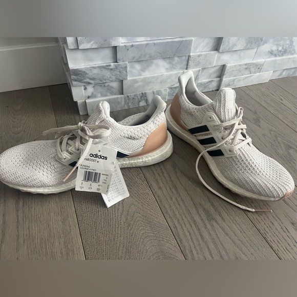 Adidas ultraboost women’s shoes, new - Picture 4 of 6